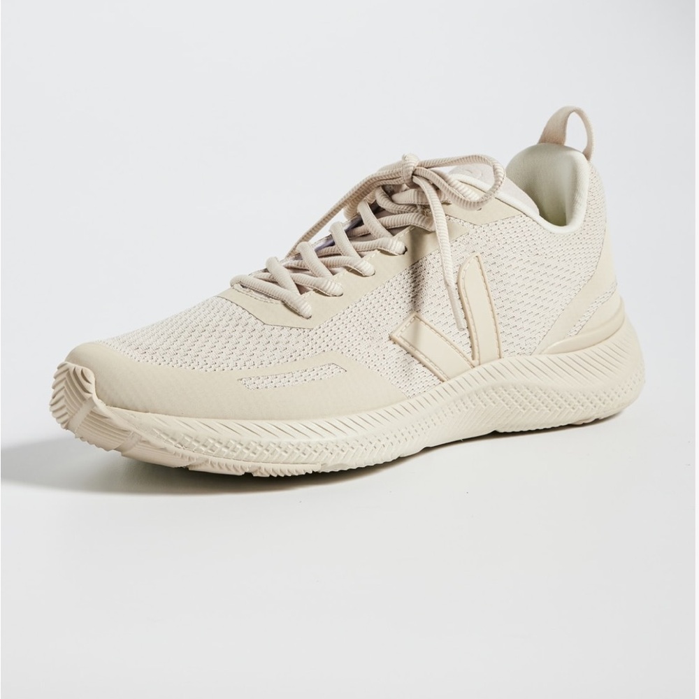 NWT Veja Impala Size 9